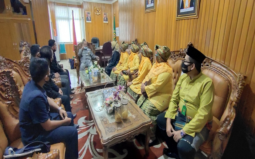 Apresiasi Ketua Pengadilan Tinggi Padang Atas Prestasi Pengadilan Negeri Lubuk Sikaping Juara Harapan 3 Lomba PTSP BADILUM