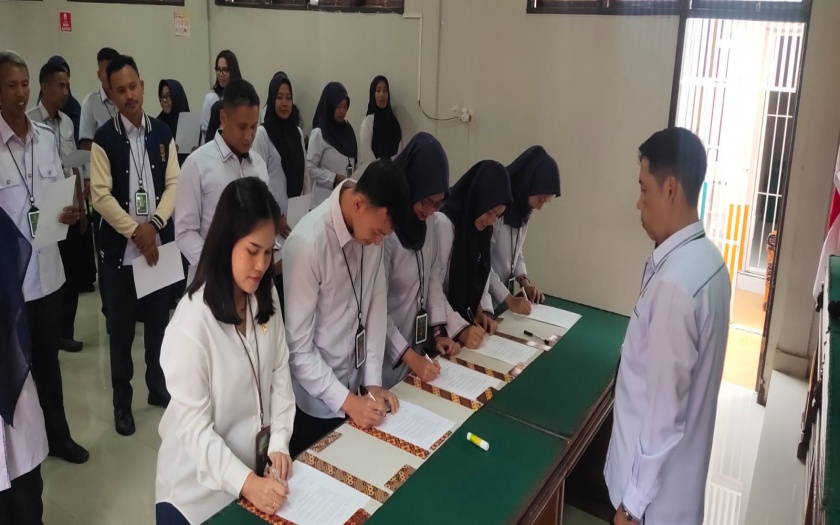 Penandatanganan Pakta Integritas, Perjanjian Kinerja, Komitmen dan Ikrar Bersama PN LUBUK SIKAPING